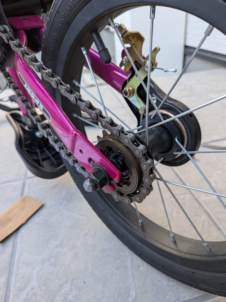 まずは後輪にチェーンをかける