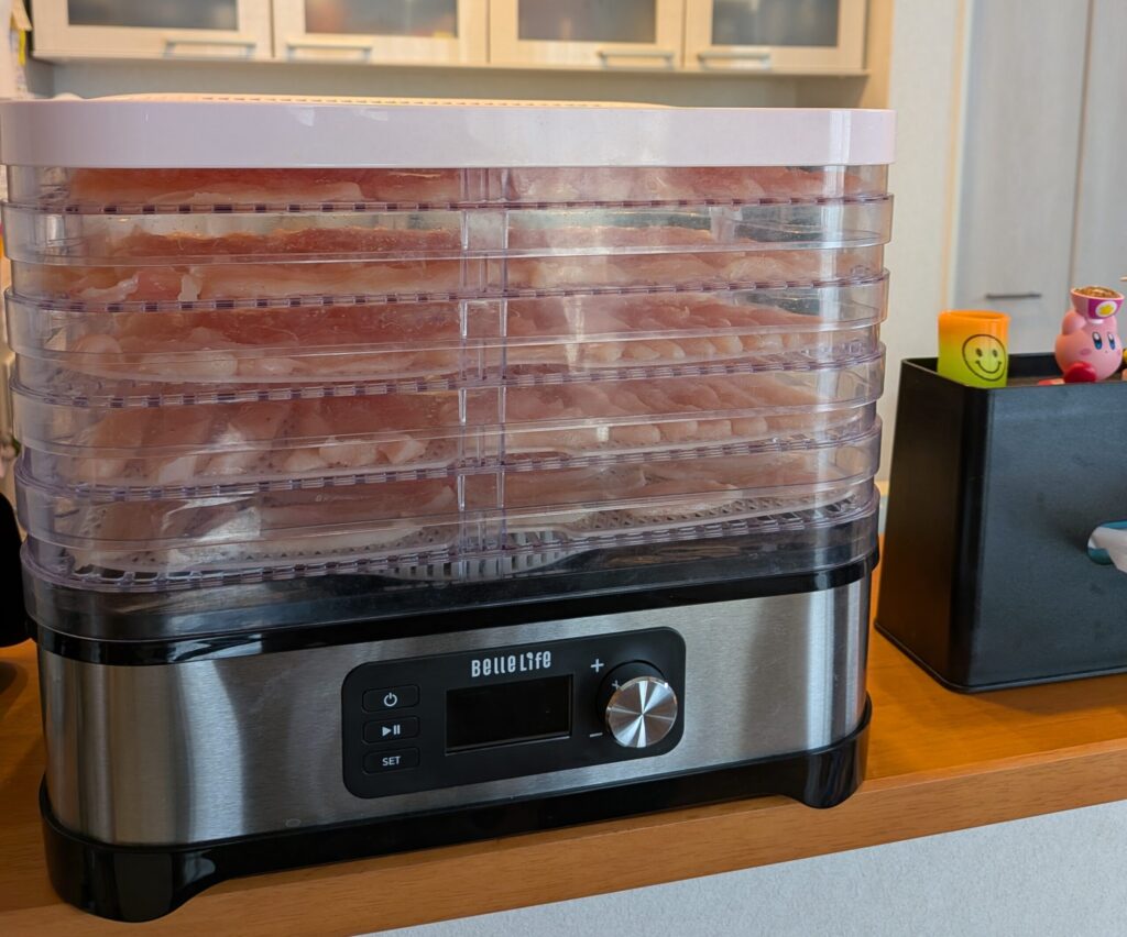 すべて切り終わりました
トレイに乗せて積み重ねます