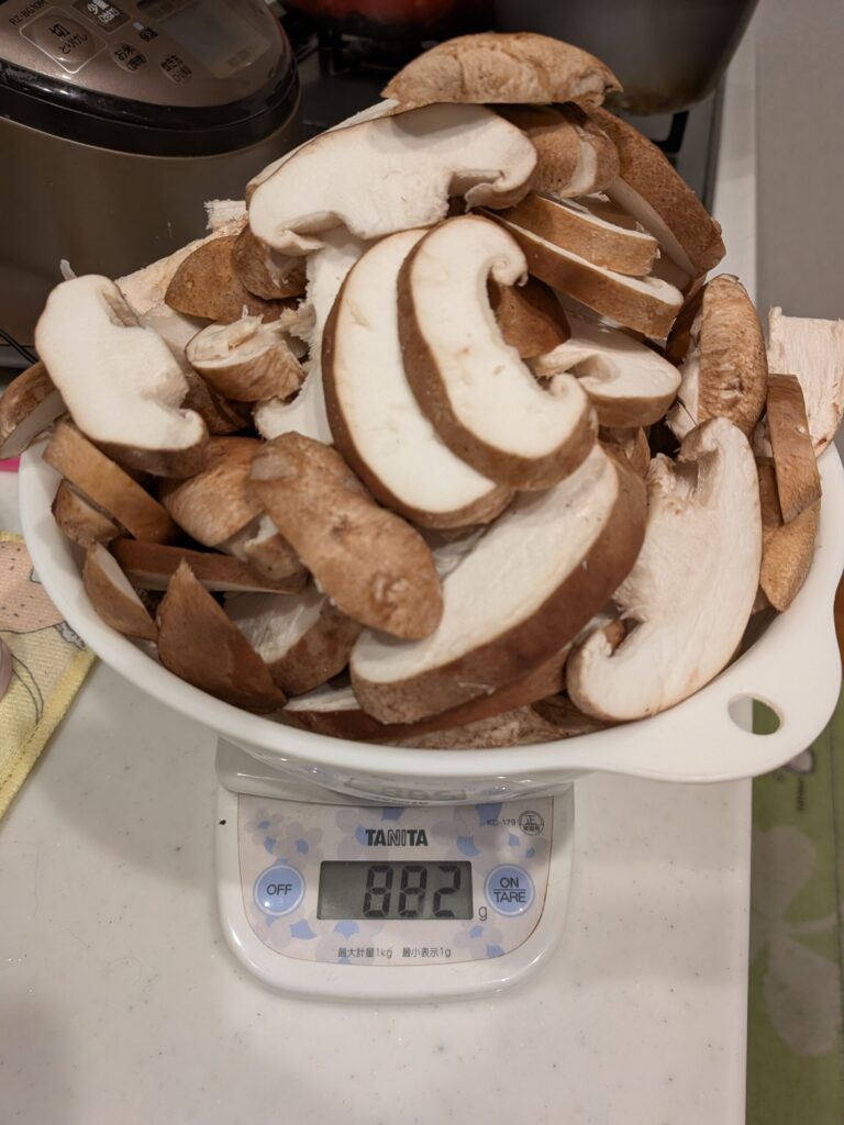 シイタケ切り分け後