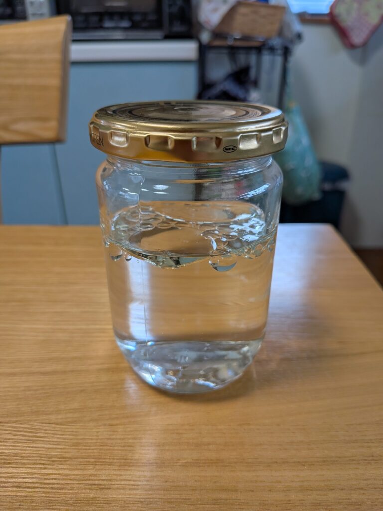 水に油を加えた状態