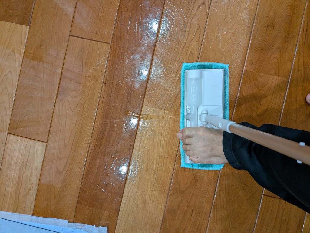 踏むと水が噴射されます